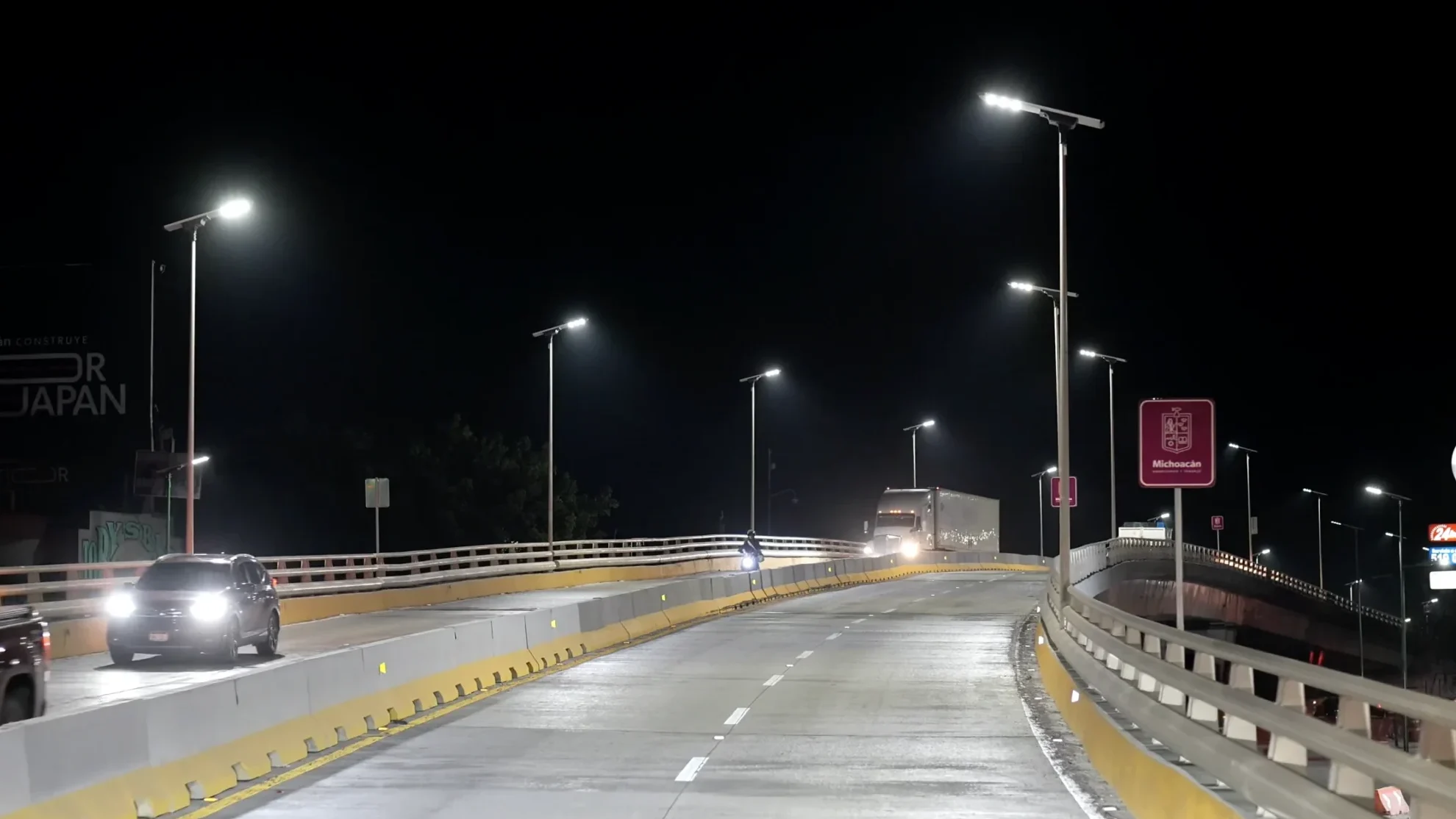 Alumbrado público solar en Uruapan, Michoacán con BI-S9B | Bálder